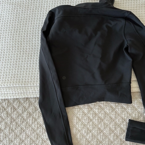 Lululemon half zip up jacket - Picture 4 of 4